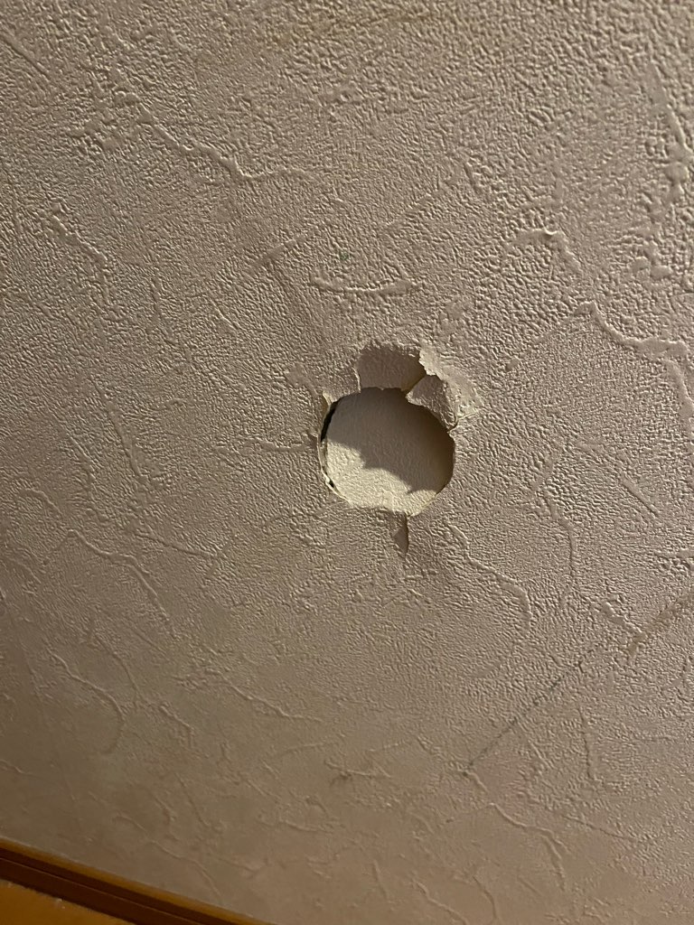壁の穴あき補修