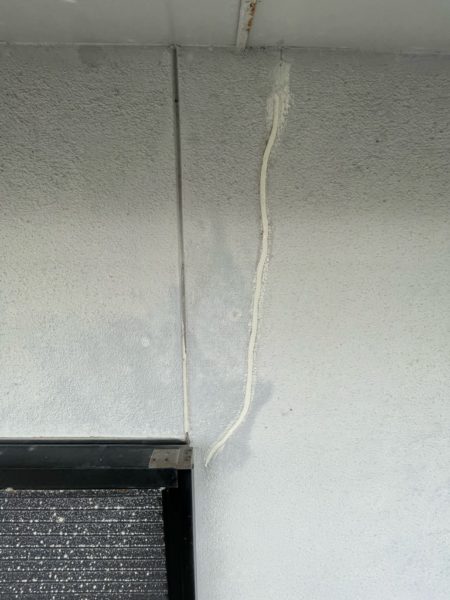 ひび割れの補修（途中）